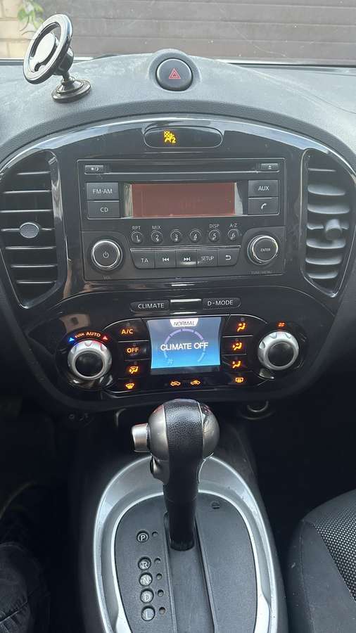 Nissan Juke 2013 — салон