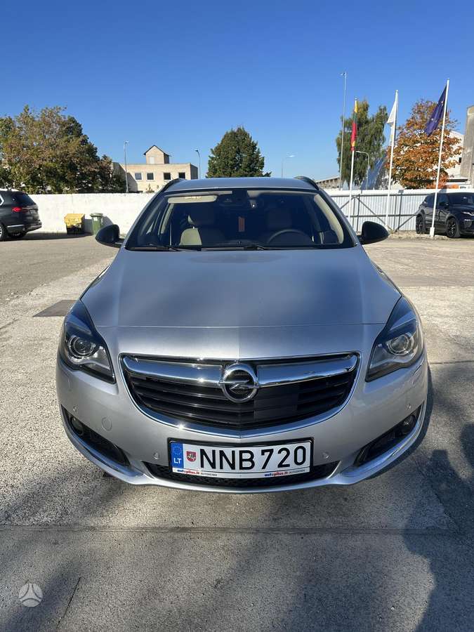 Opel Insignia 2015 — вигляд ззаду