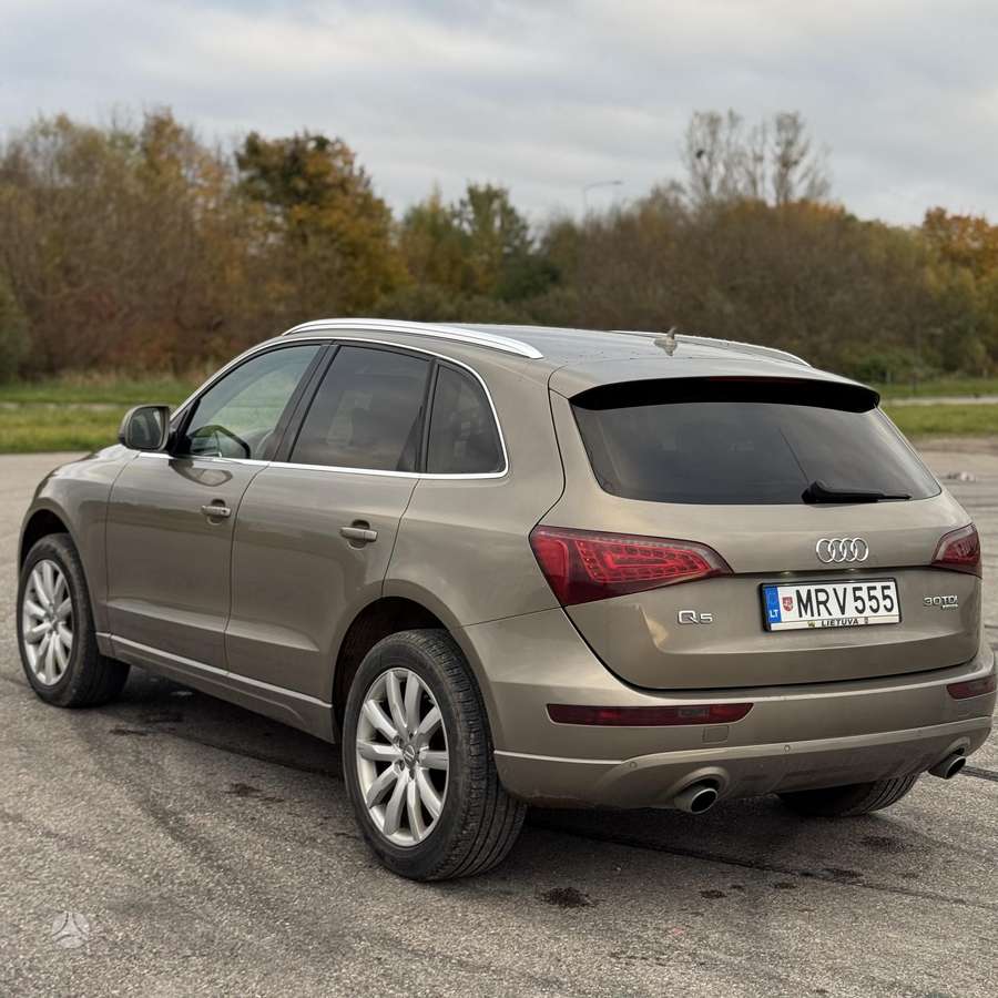 Audi Q5 2010 — engine 2967 cm³, 239 HP (176kW)
