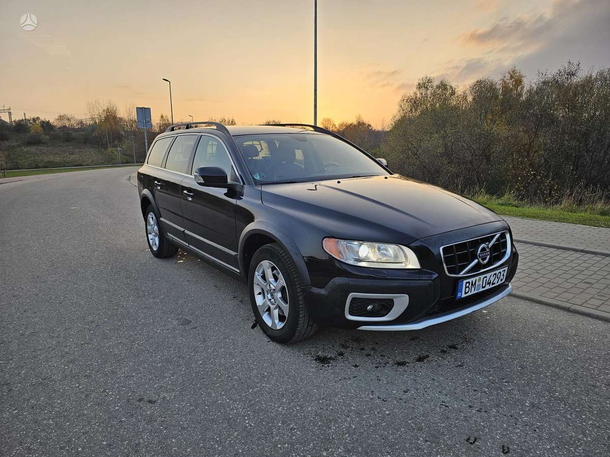 Volvo XC70 2011 — салон