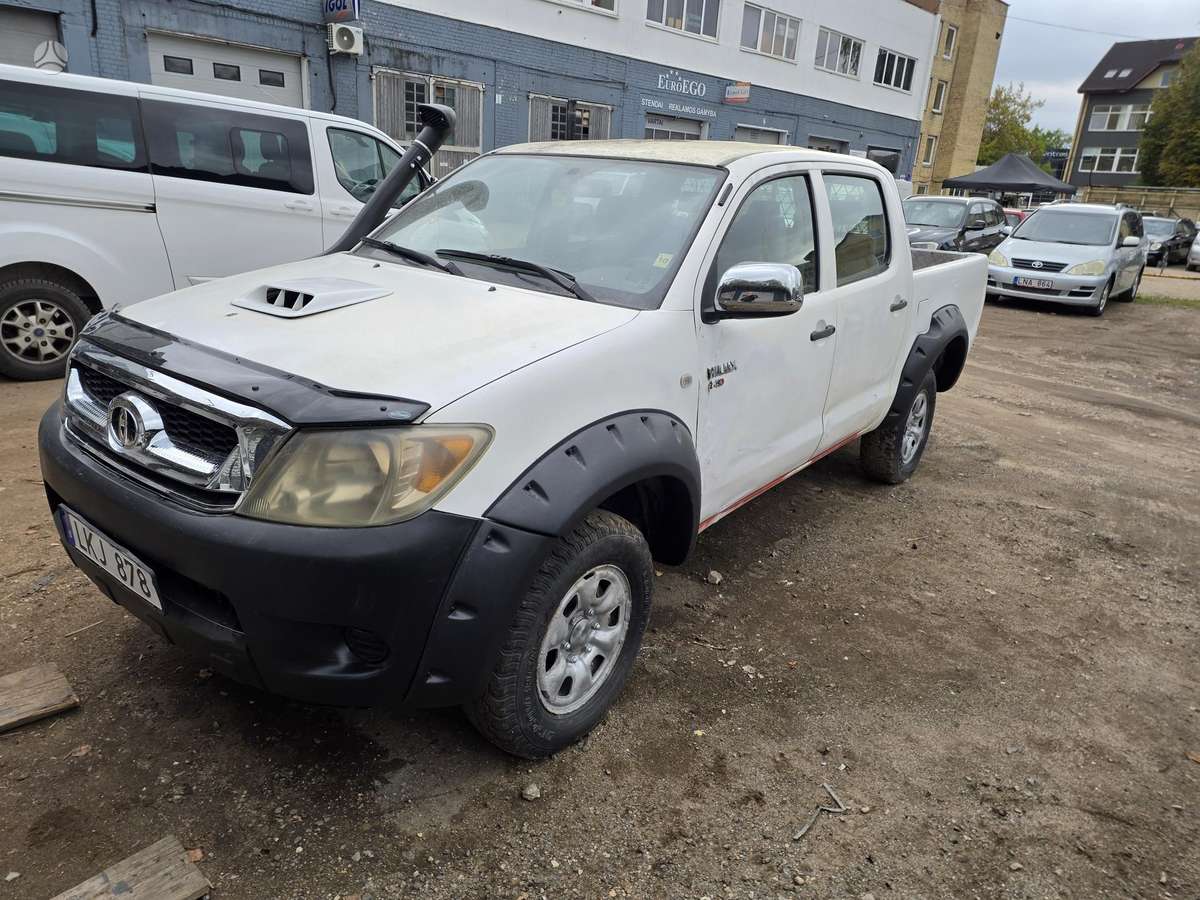 Toyota Hilux 2008 — rear view