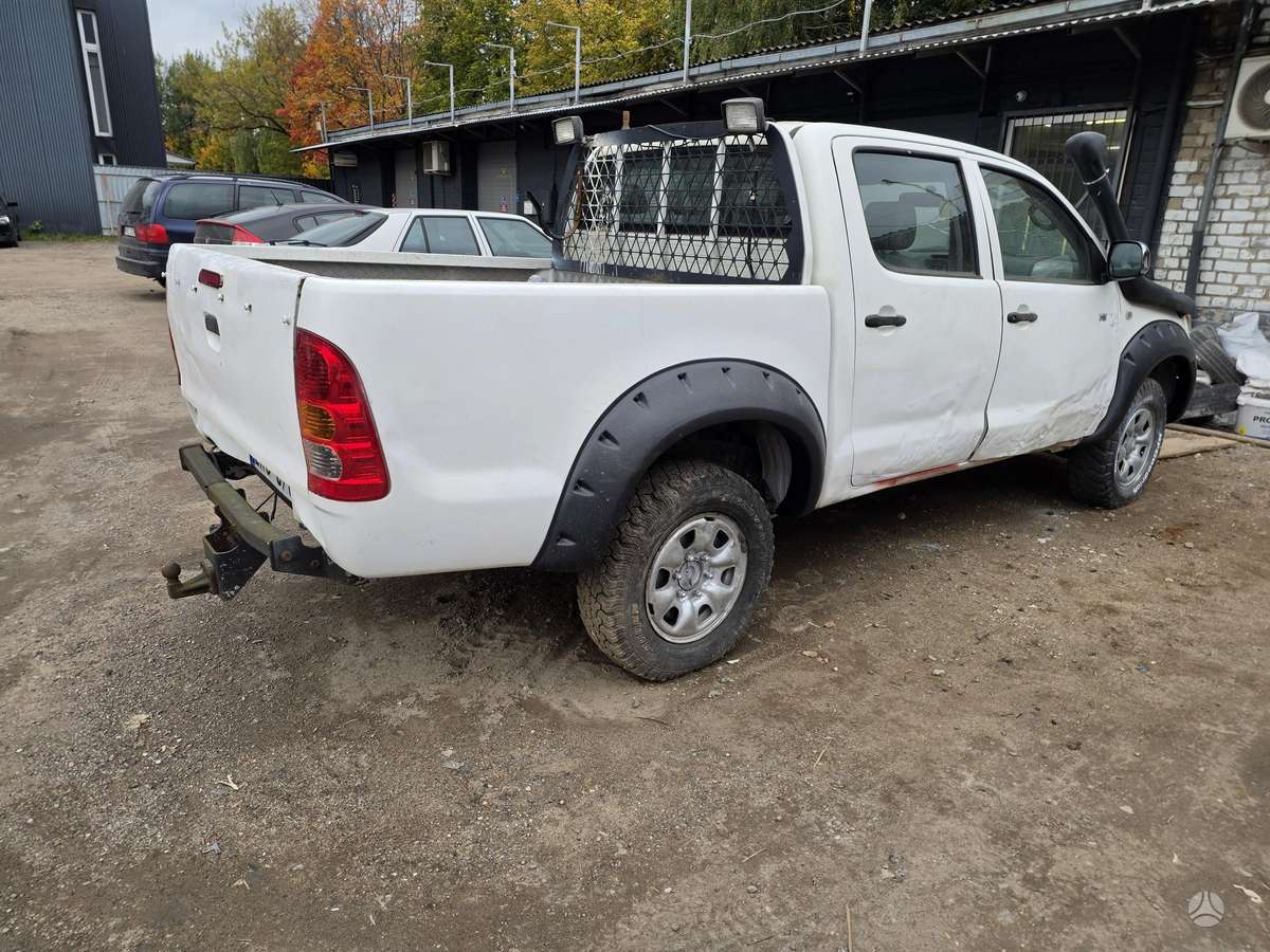 Toyota Hilux 2008 — engine 2500 cm³, 120 HP (88kW)