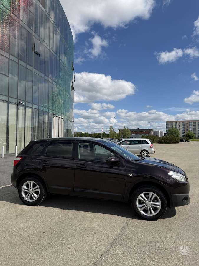 Nissan Qashqai 2010 — вигляд ззаду