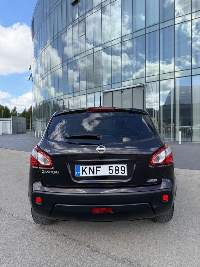 Nissan Qashqai 2010 — салон