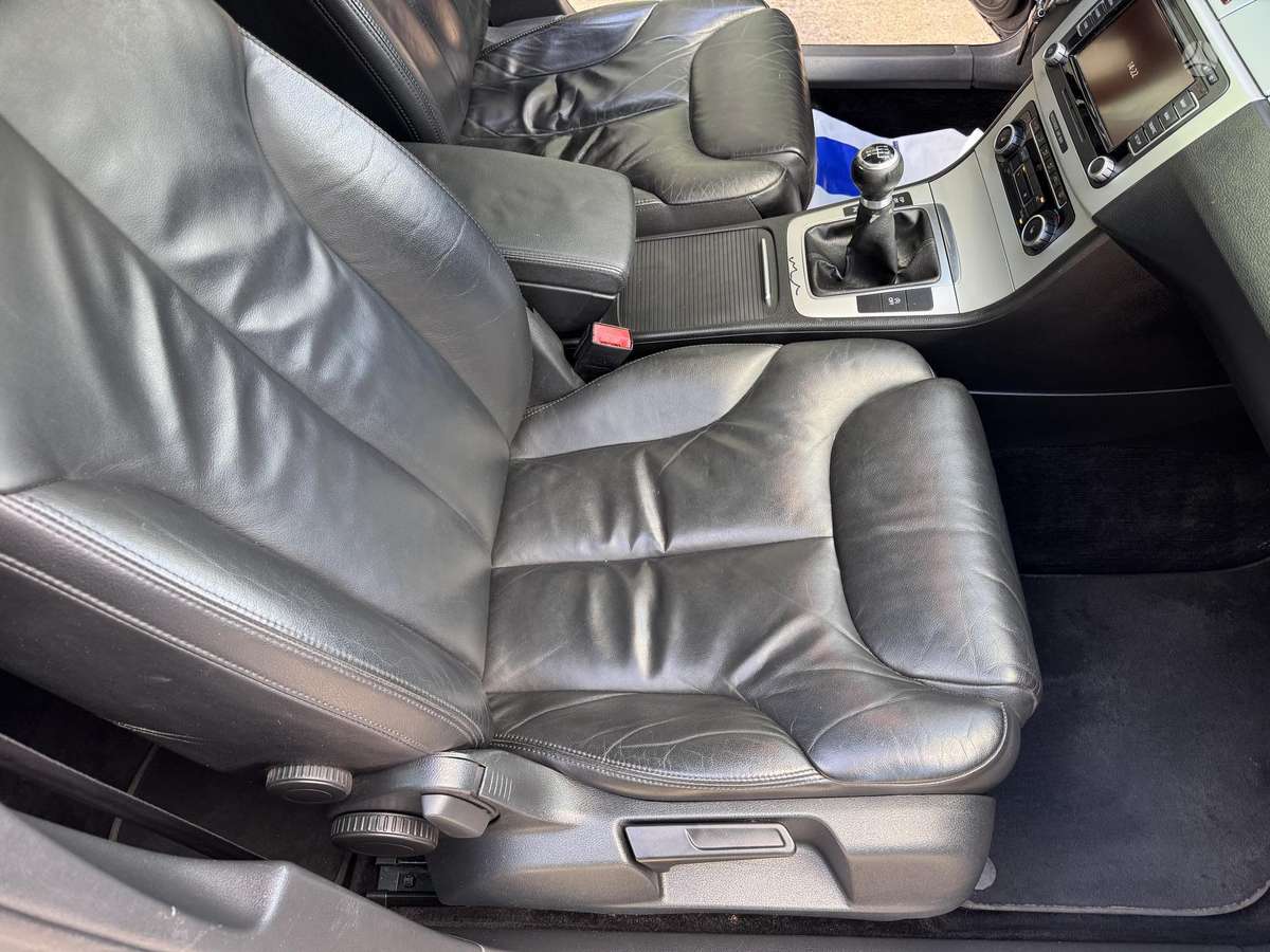 Volkswagen Passat 2010 — photo 13
