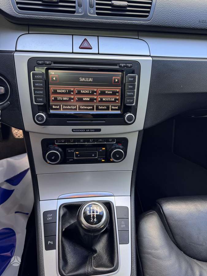 Volkswagen Passat 2010 — photo 16