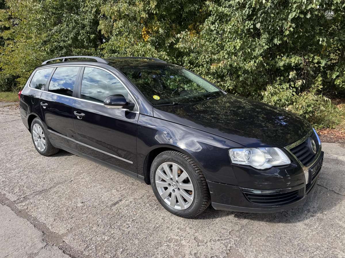 Volkswagen Passat 2010 — interior