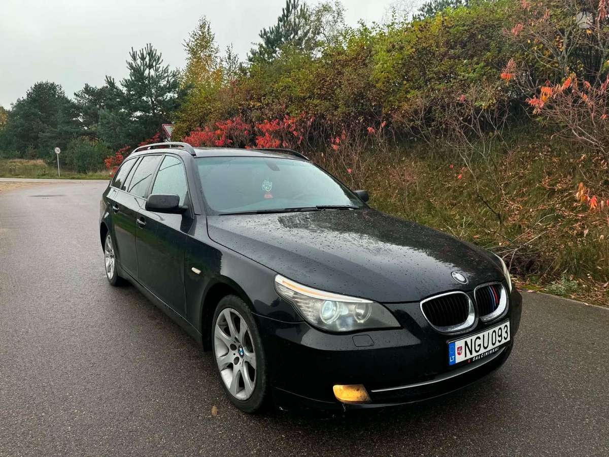 BMW 520 2008 — interior