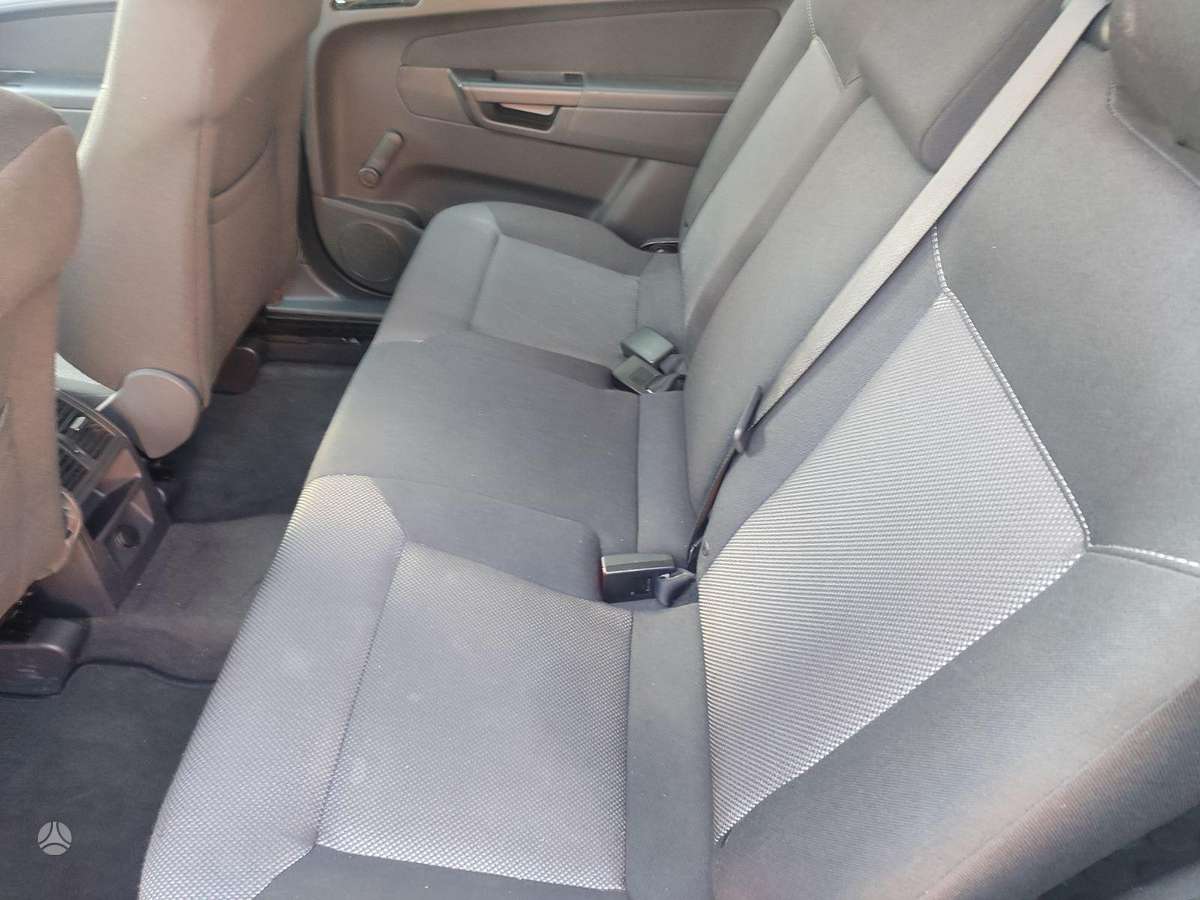 Opel Zafira 2011 — photo 11