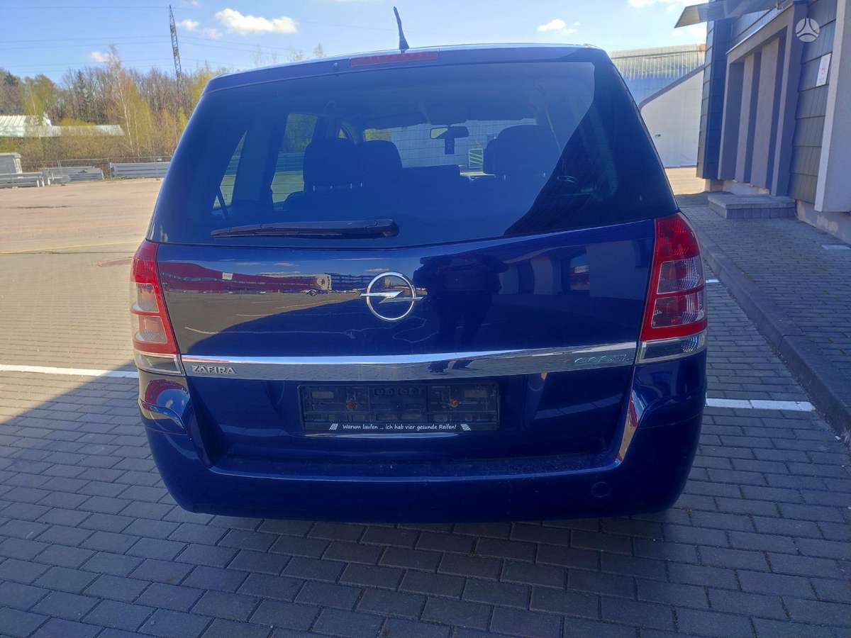 Opel Zafira 2011 — engine 1686 cm³, 110 HP (81kW)