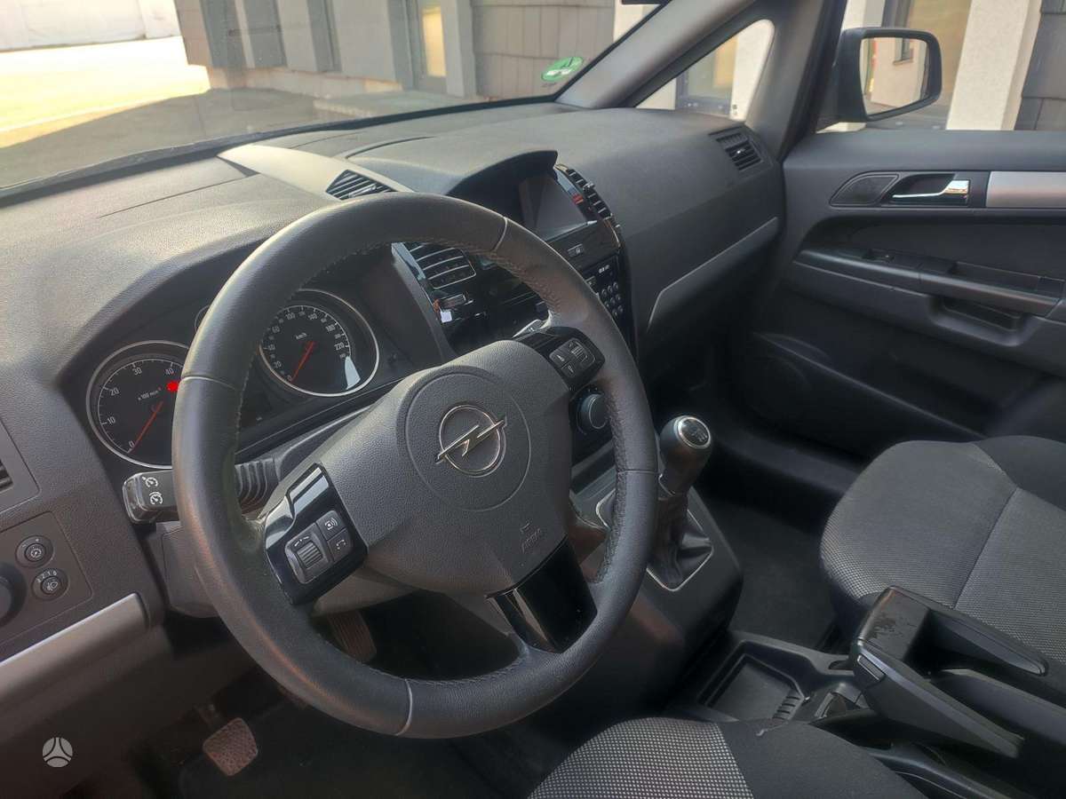 Opel Zafira 2011 — photo 7