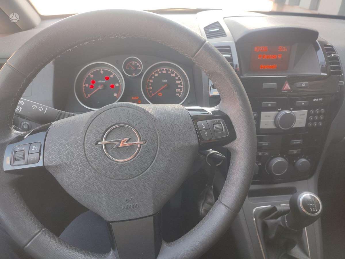 Opel Zafira 2011 — photo 9