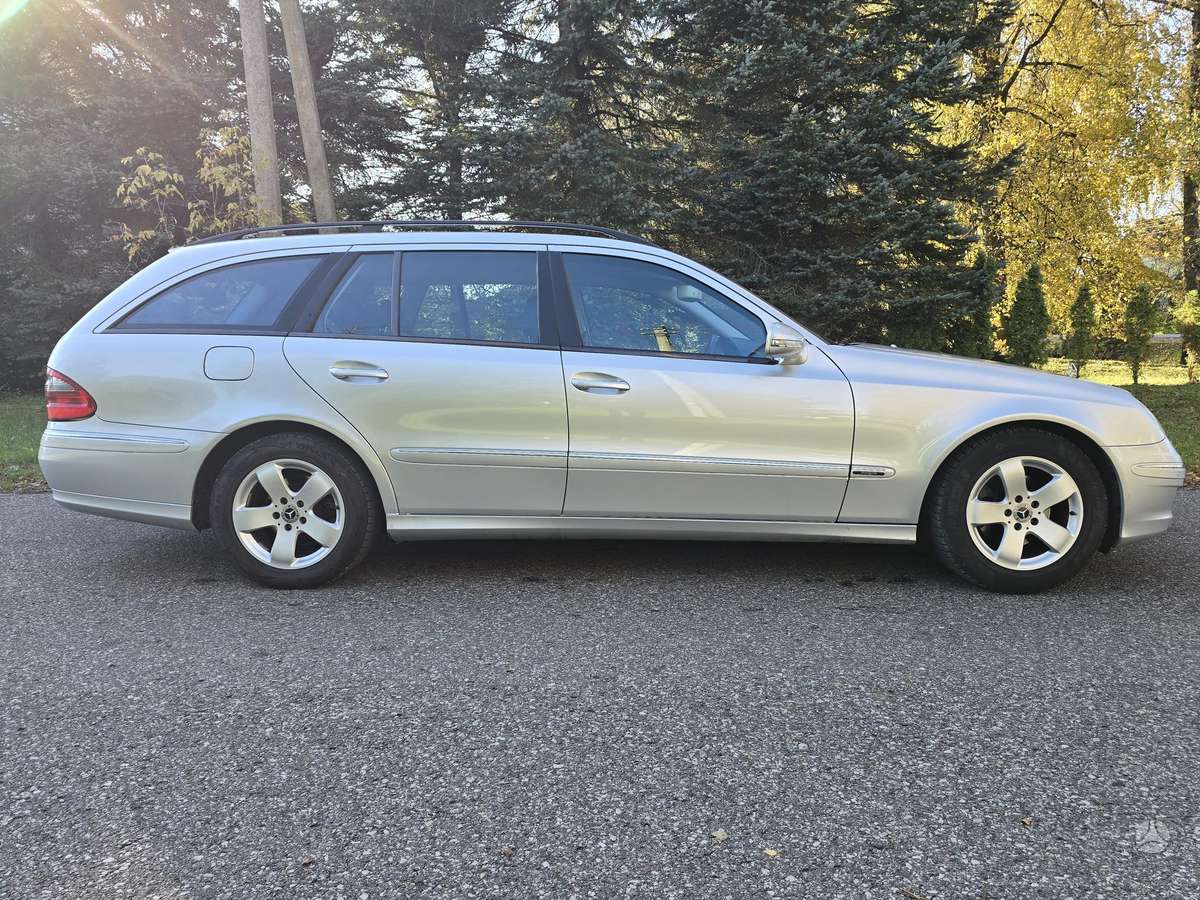Mercedes-Benz E220 2008 — photo 11
