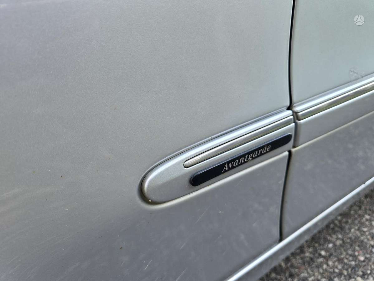 Mercedes-Benz E220 2008 — photo 13