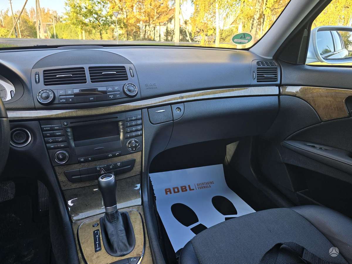 Mercedes-Benz E220 2008 — photo 16