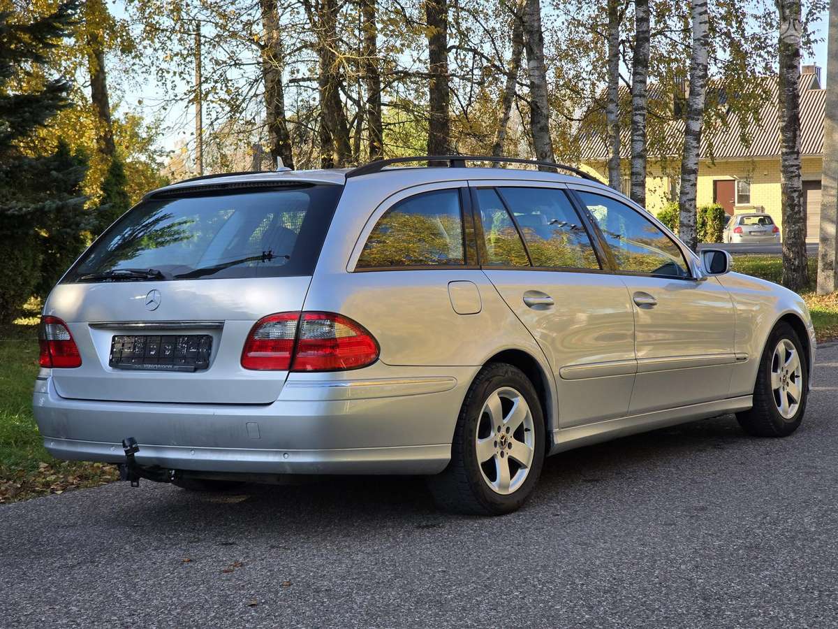 Mercedes-Benz E220 2008 — rear view
