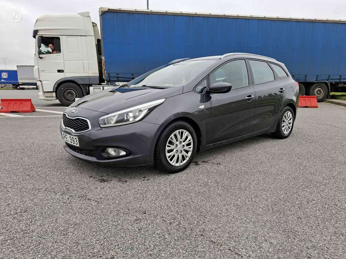 Kia Ceed 2013 — вигляд ззаду