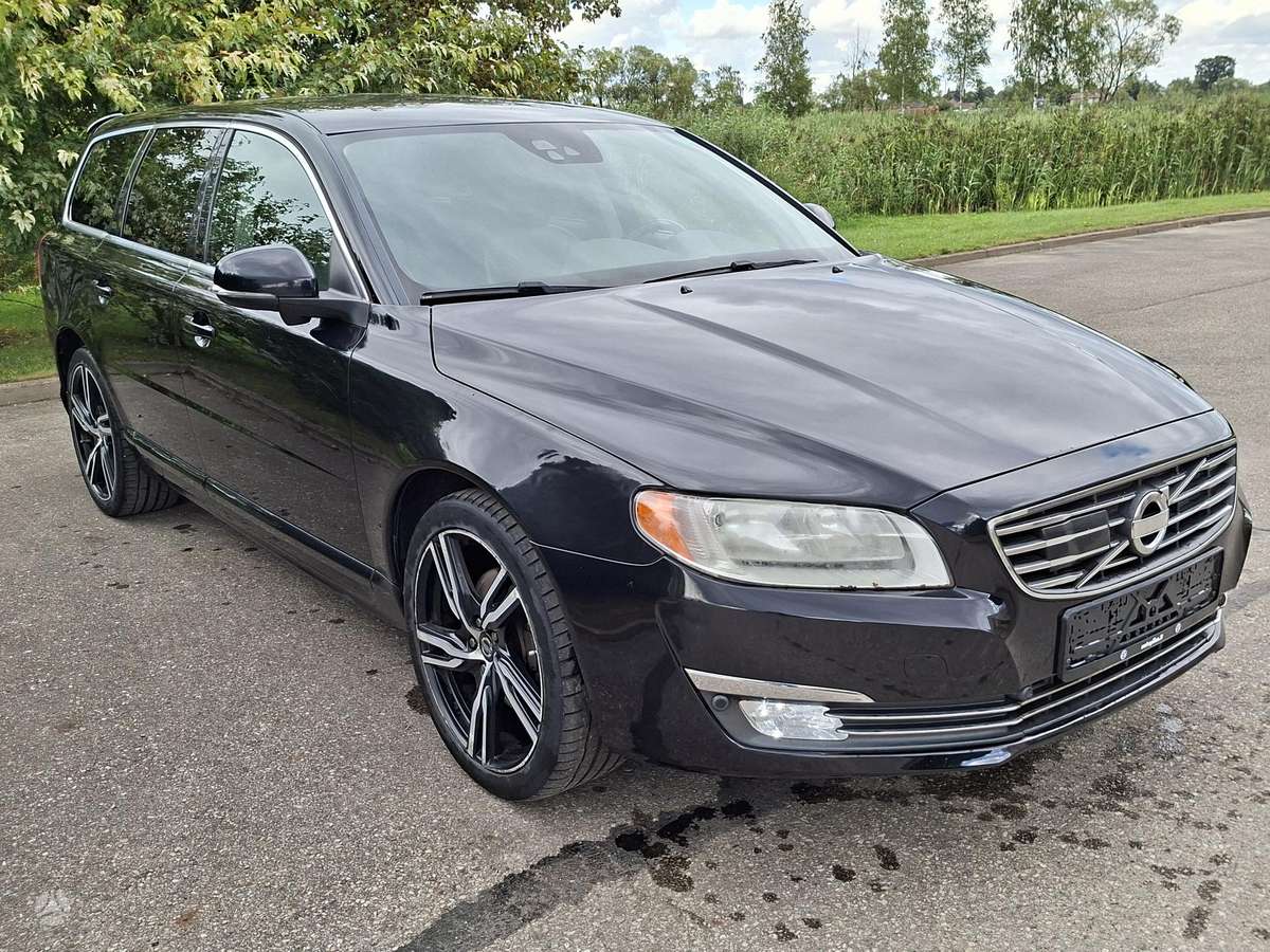 Volvo V70 2013 — вигляд ззаду