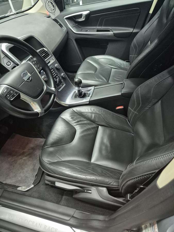 Volvo XC60 2012 — двигун 2400 cm³, 163 HP (120kW)
