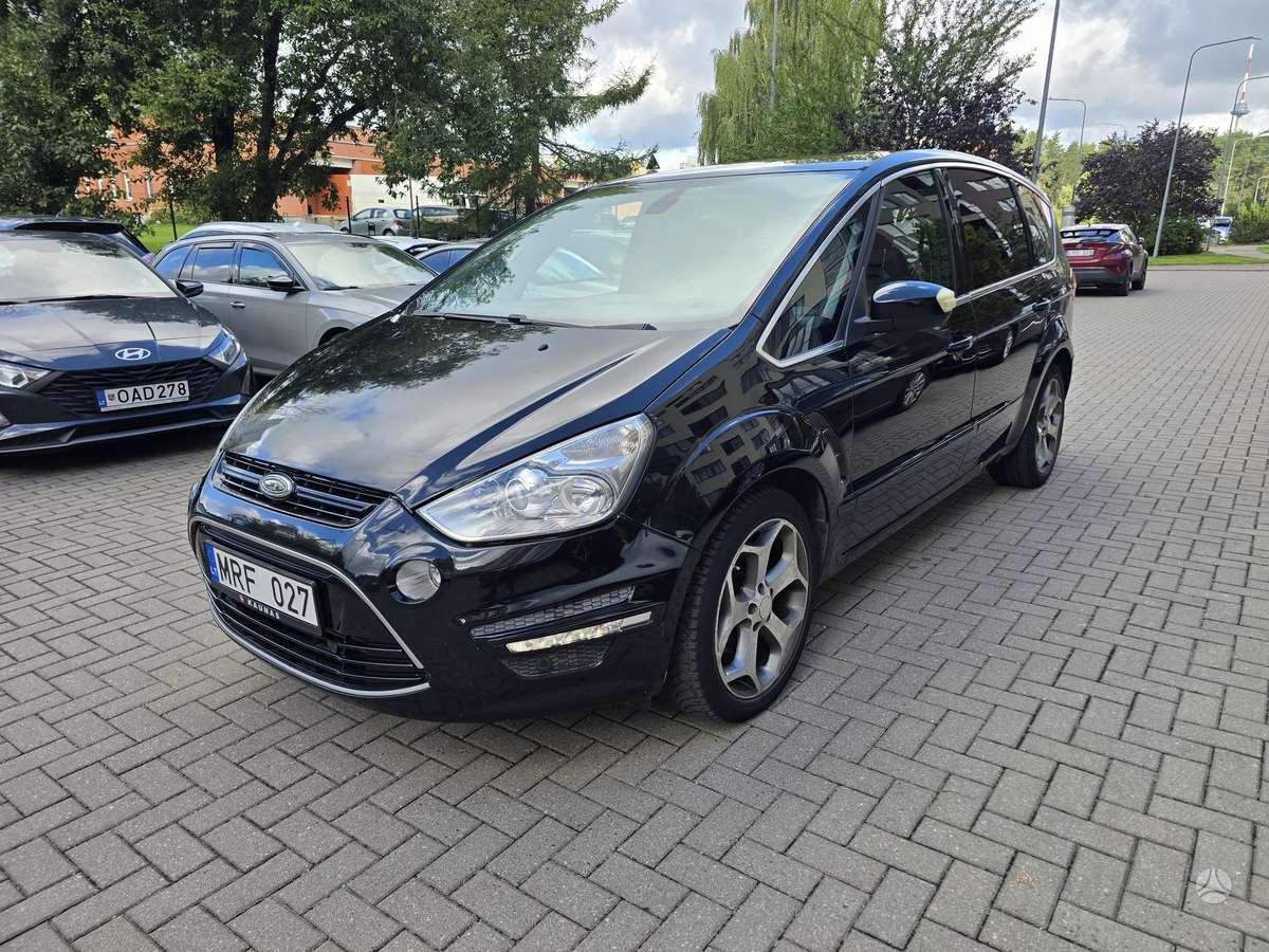 Ford S-MAX 2010 — rear view