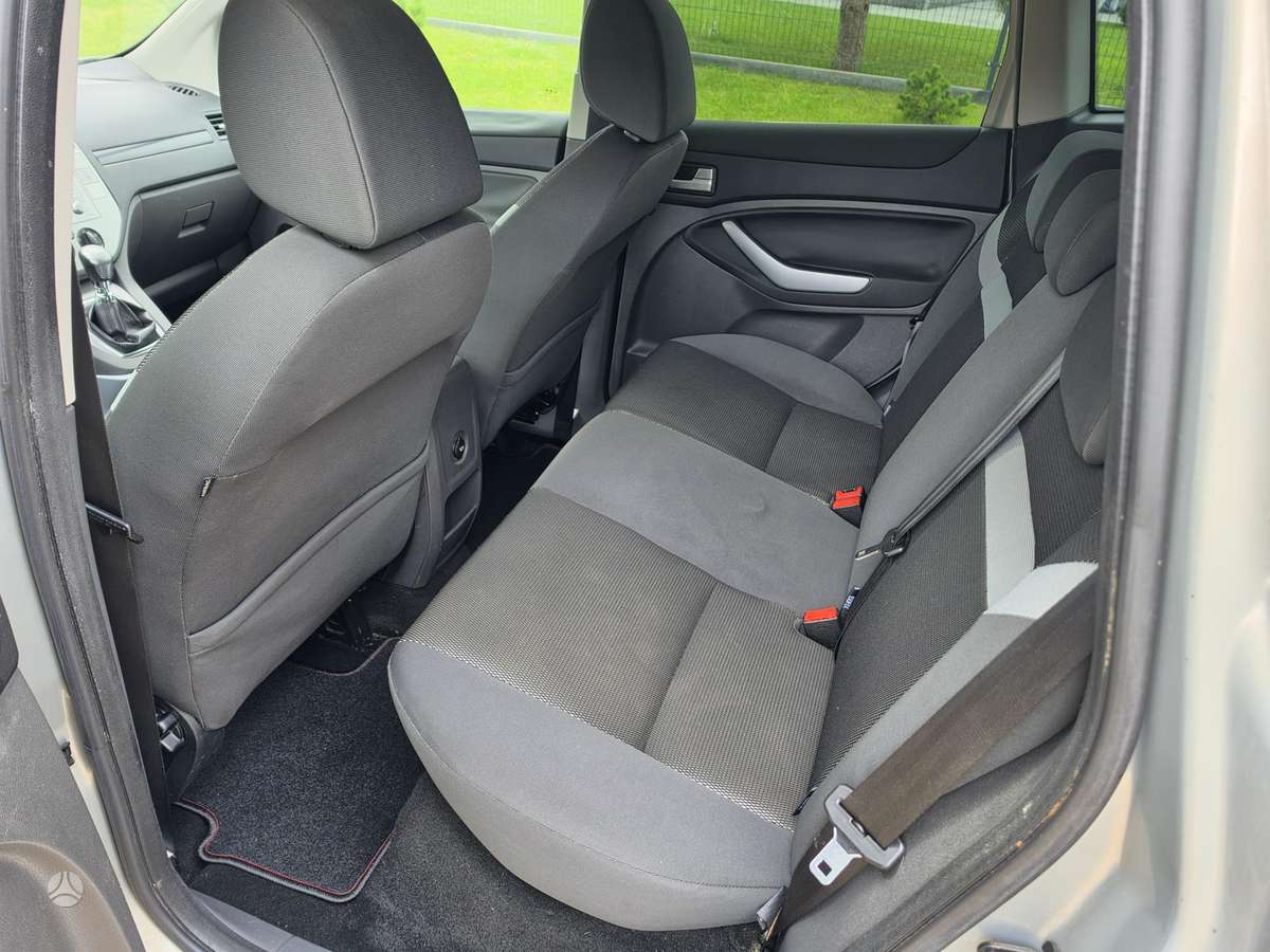 Ford Kuga 2010 — photo 15