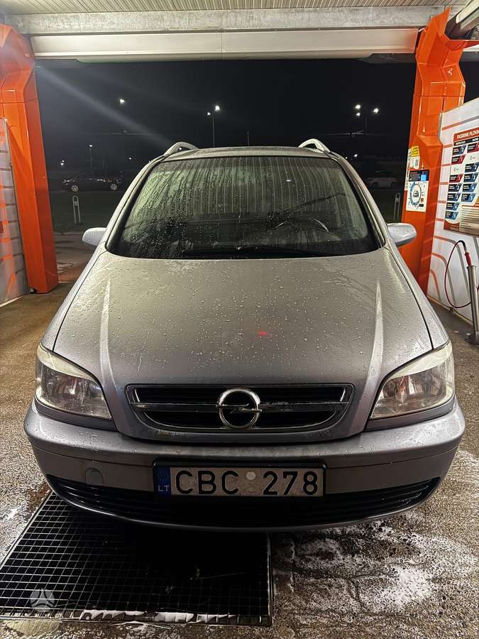 Opel Zafira 2004 — rear view