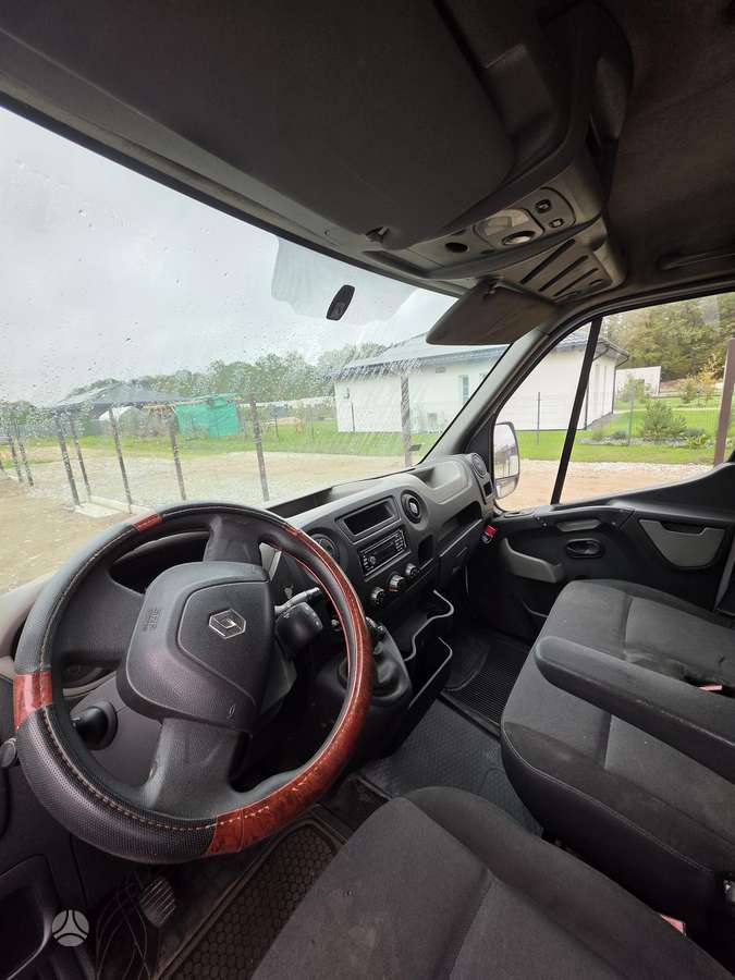 Renault Master 2010 — rear view
