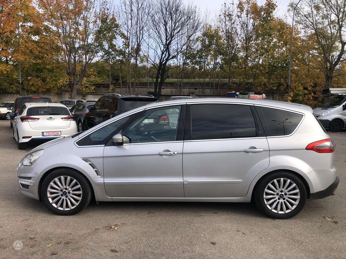 Ford S-MAX 2014 — вигляд ззаду
