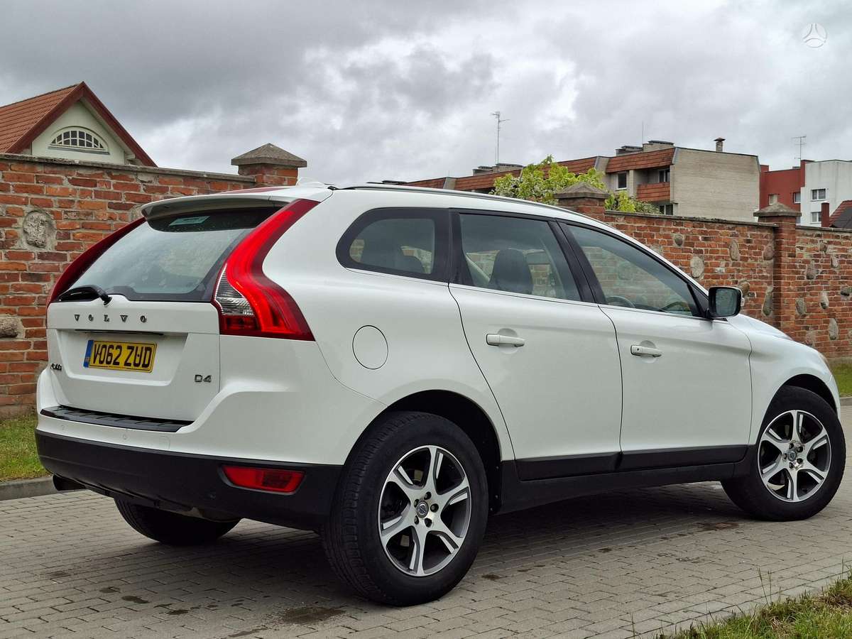 Volvo XC60 2012 — вигляд ззаду