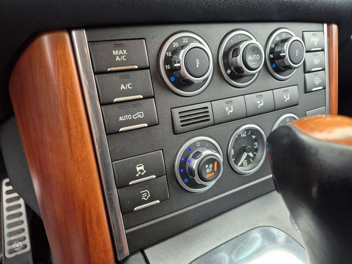Land Rover 2010 — photo 19