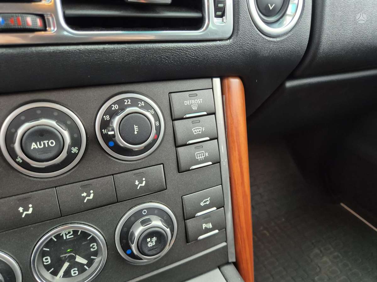 Land Rover 2010 — photo 20