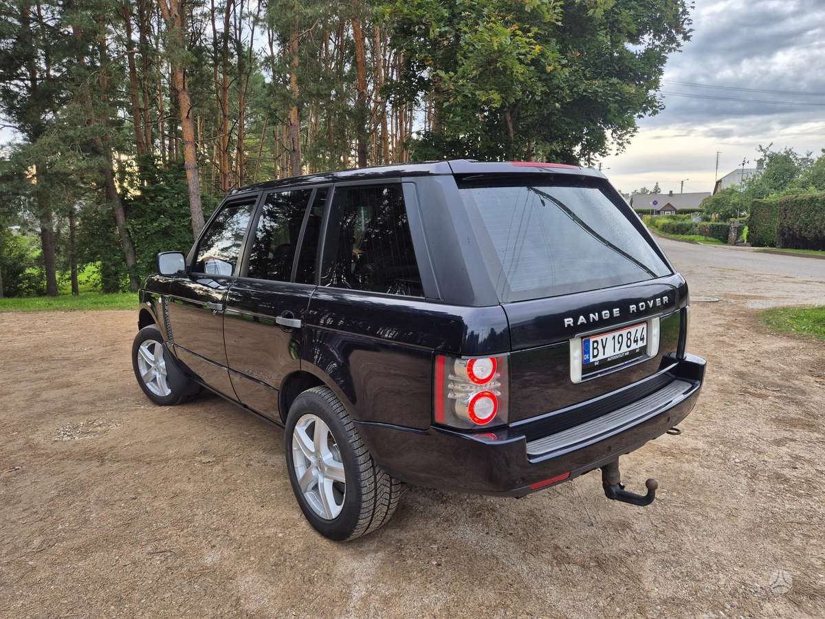 Land Rover 2010 — interior