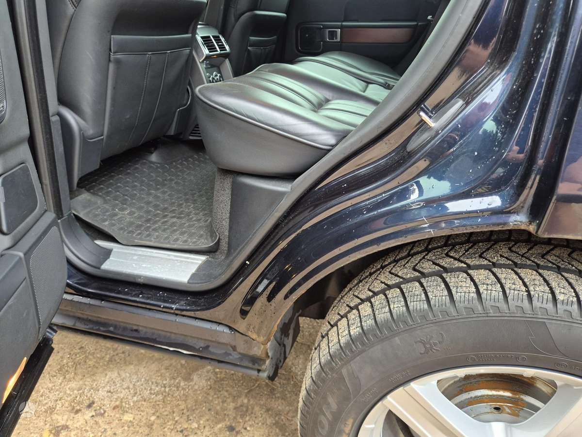 Land Rover 2010 — photo 8