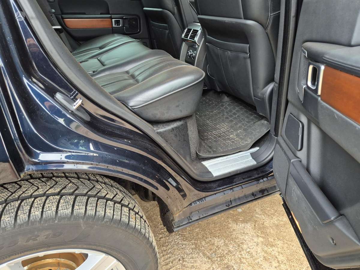 Land Rover 2010 — photo 9