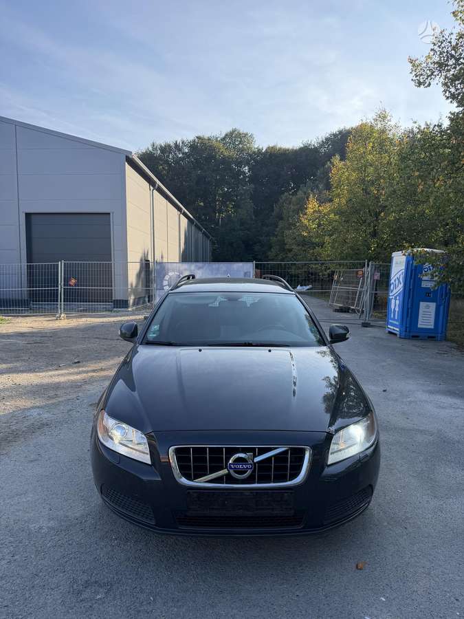 Volvo V70 2009 — вигляд ззаду