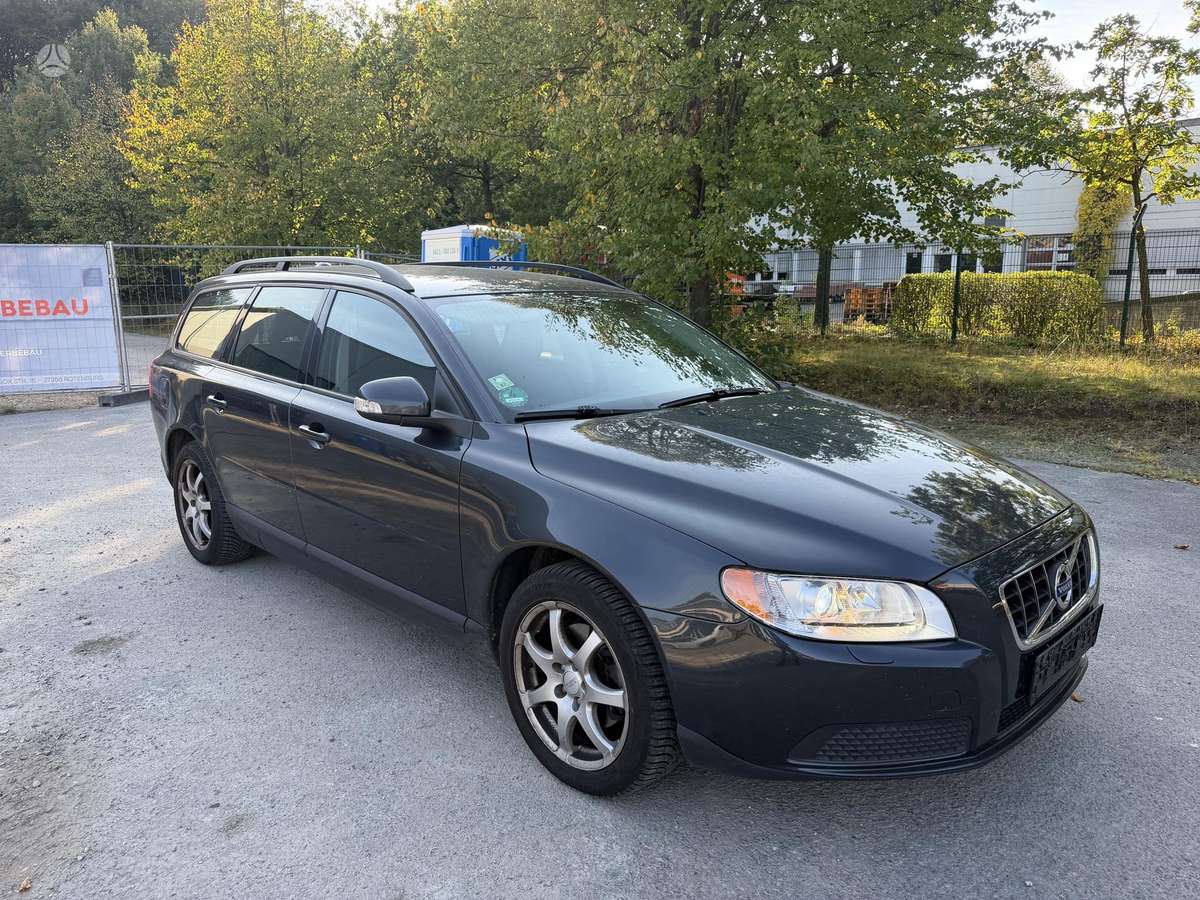Volvo V70 2009 — салон