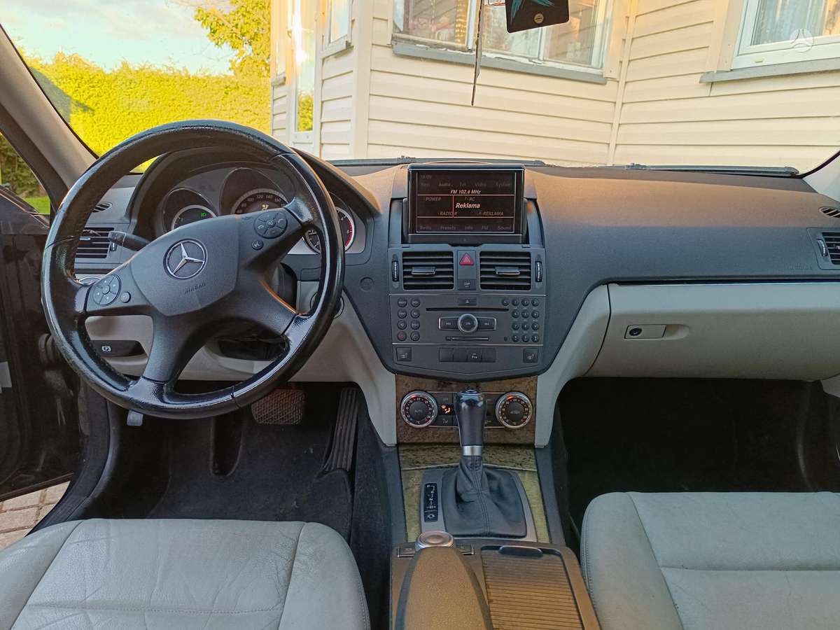 Mercedes-Benz C220 2009 — photo 11