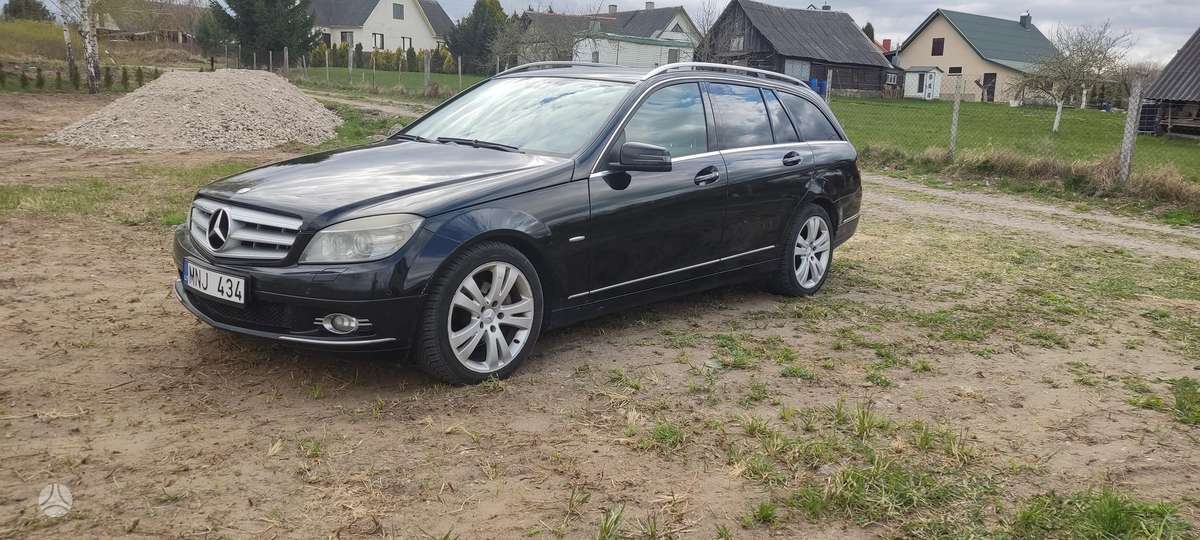 Mercedes-Benz C220 2009 — rear view