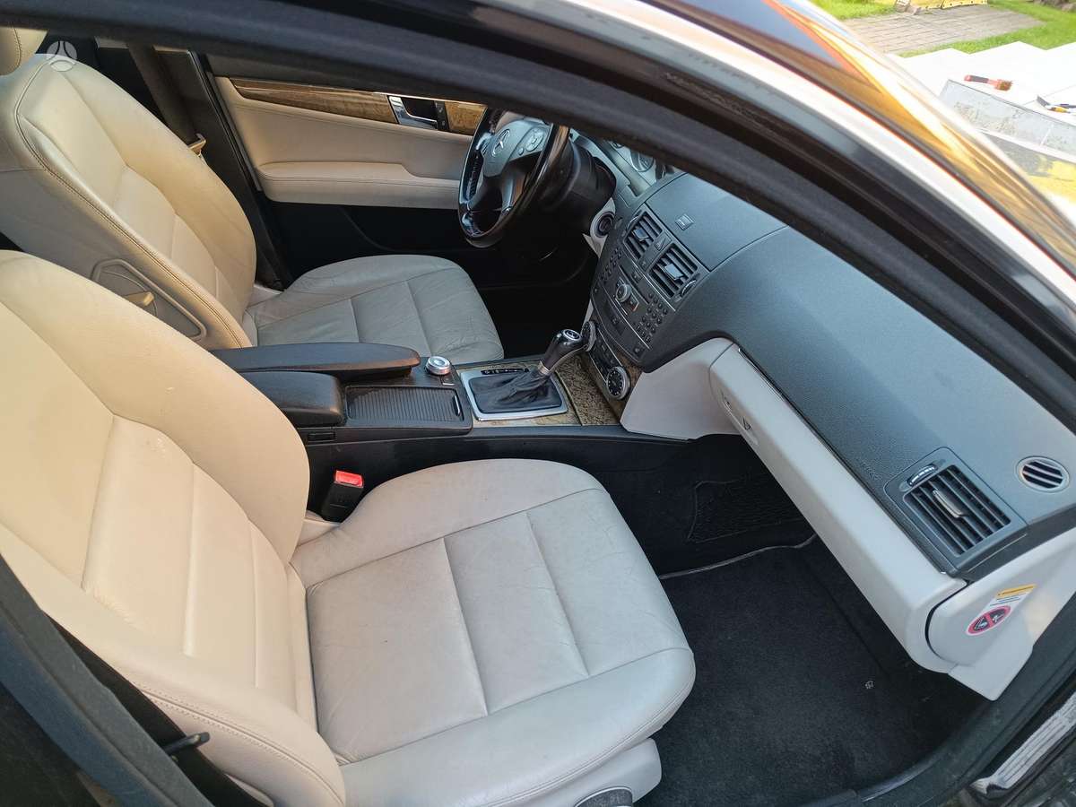 Mercedes-Benz C220 2009 — photo 9