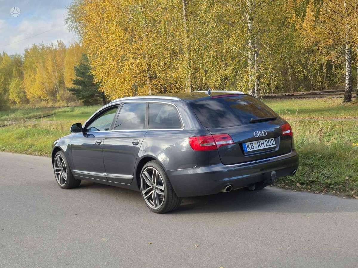 Audi A6 2010 — салон