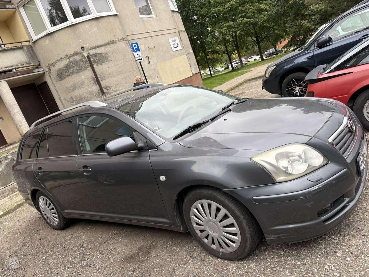 Toyota Avensis 2006 — rear view