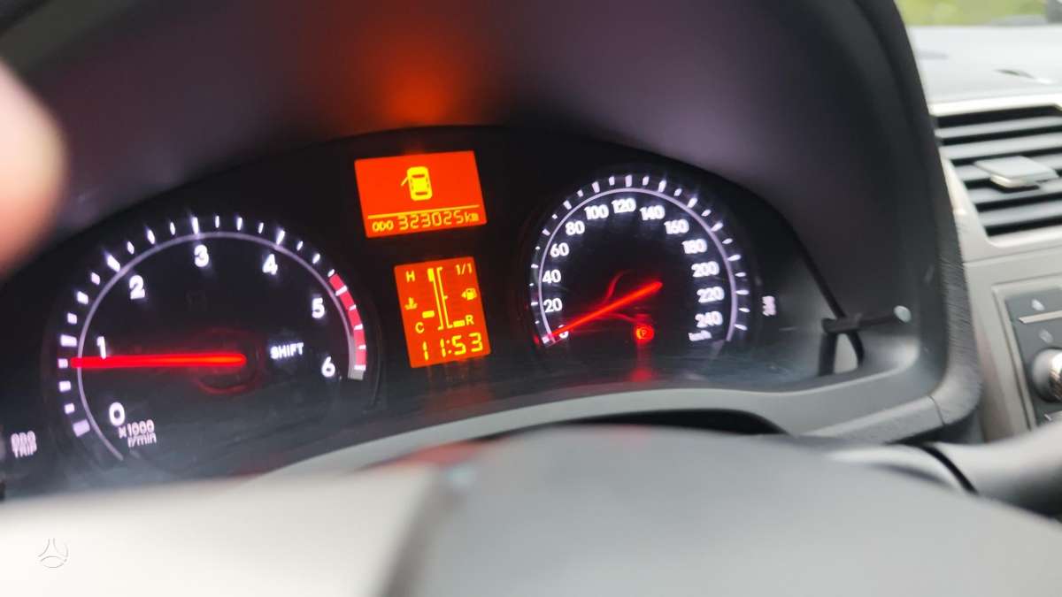 Toyota Avensis 2012 — photo 10