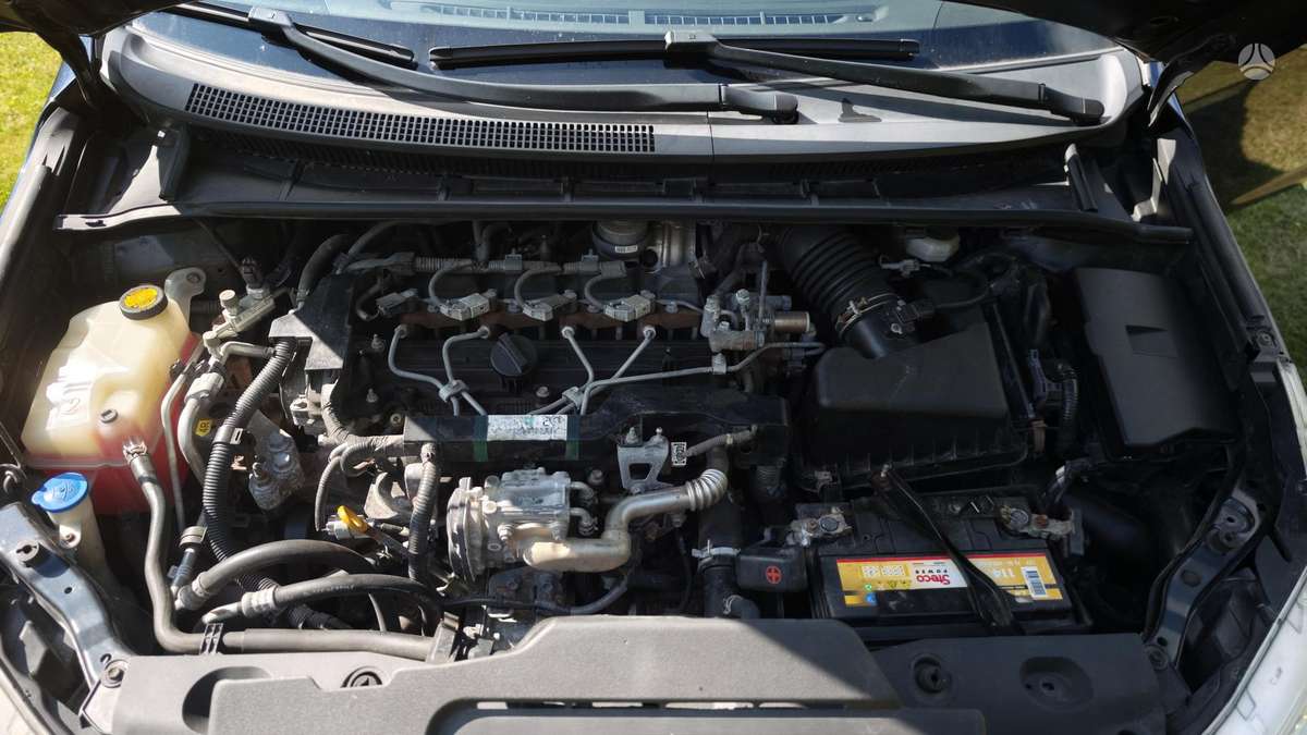 Toyota Avensis 2012 — photo 11