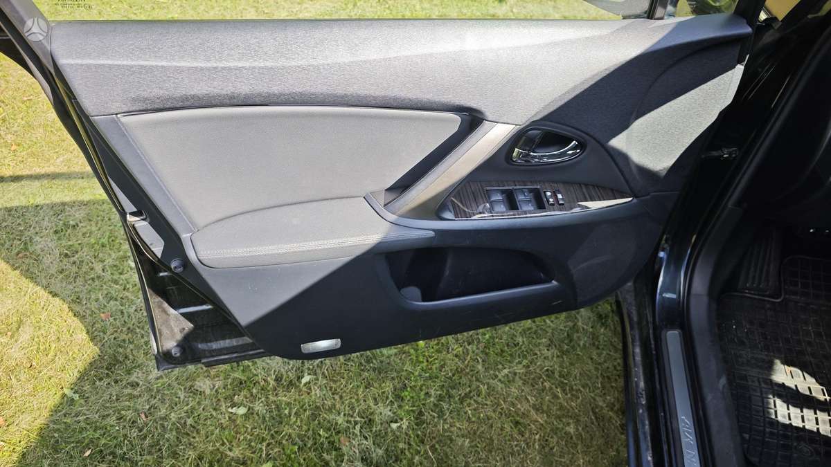 Toyota Avensis 2012 — photo 12