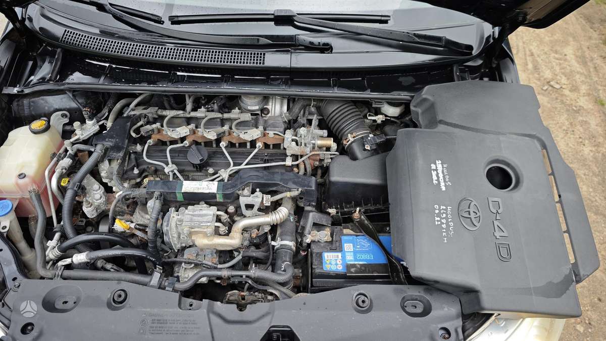 Toyota Avensis 2012 — photo 8