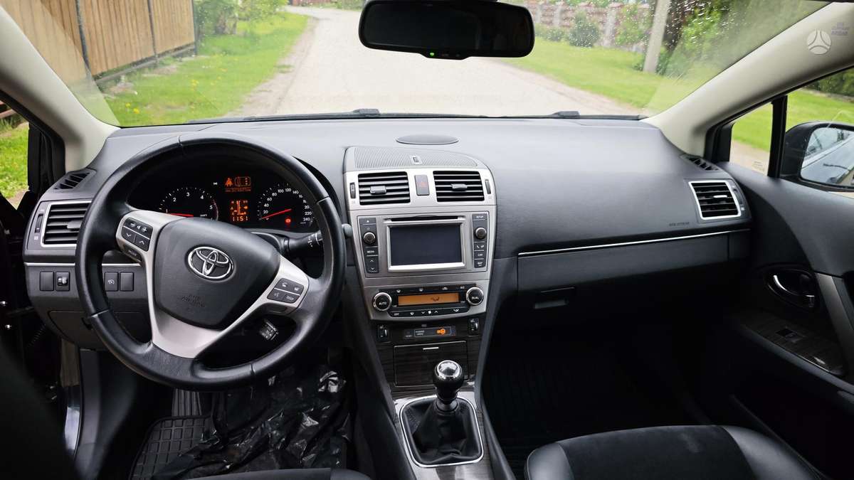 Toyota Avensis 2012 — photo 9