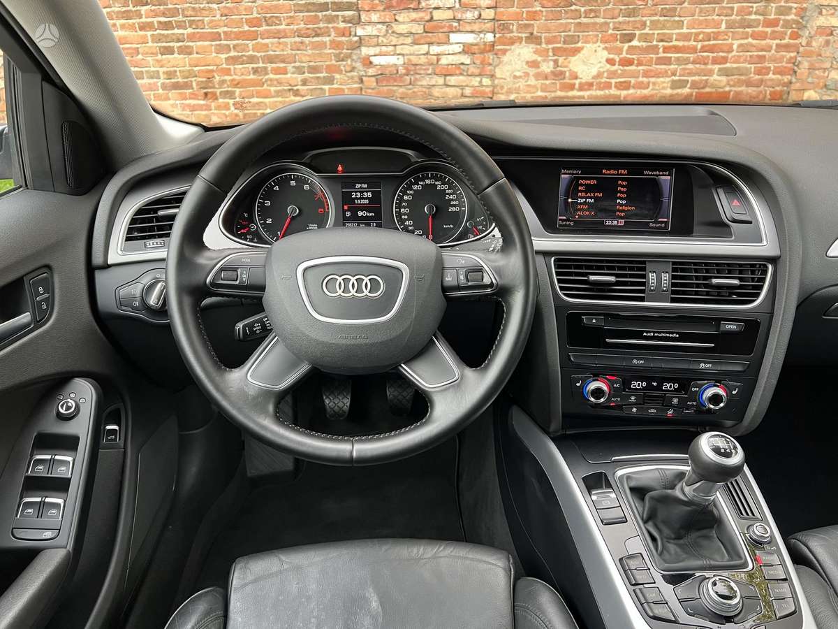Audi A4 2015 — photo 17