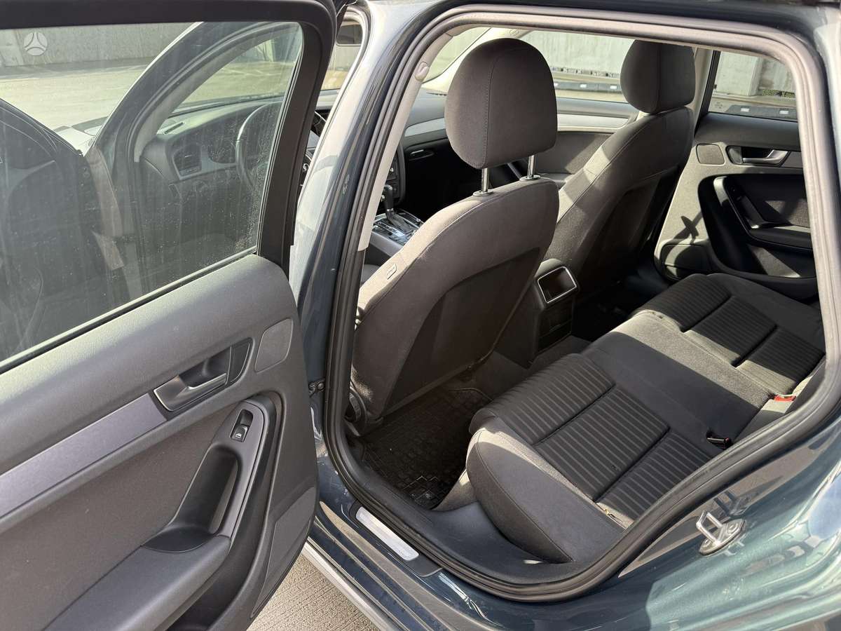 Audi A4 2009 — photo 11