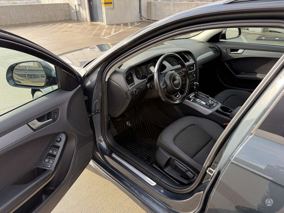 Audi A4 2009 — photo 9
