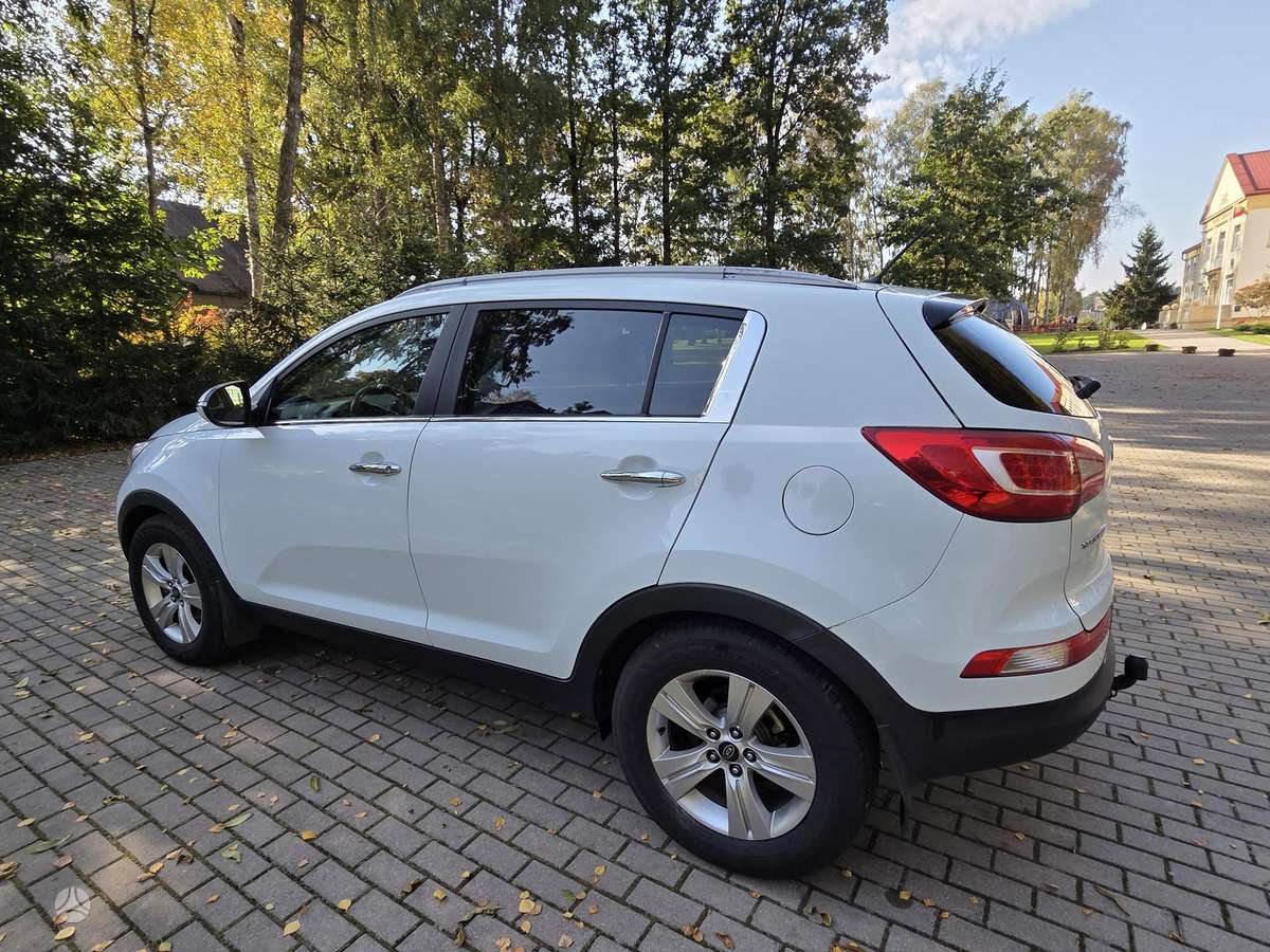 Kia Sportage 2010 — салон